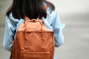 bolsa-de-estudo-como-conseguir-logo-depois-ensino-medio-estacio